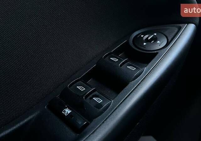 Червоний Форд Фокус, об'ємом двигуна 2 л та пробігом 286 тис. км за 9500 $, фото 18 на Automoto.ua