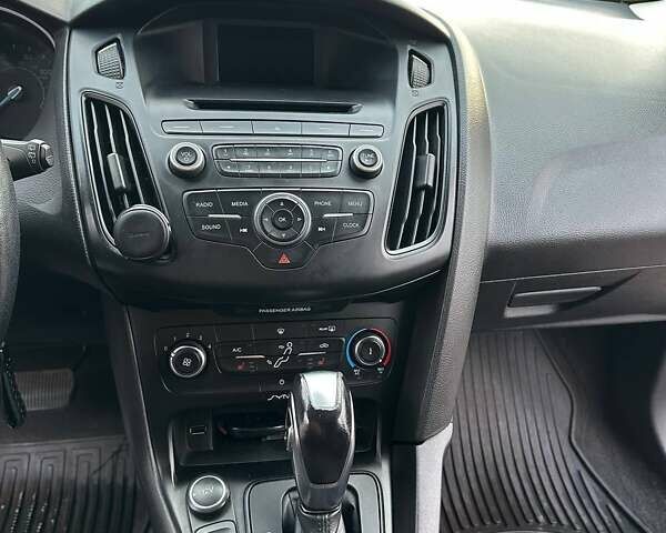 Красный Форд Фокус, объемом двигателя 2 л и пробегом 206 тыс. км за 8500 $, фото 17 на Automoto.ua