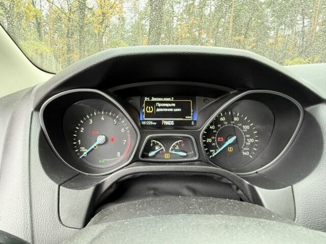 Форд Фокус 2015 в Киеве на Automoto.ua Красный Форд Фокус, объемом двигателя 2 л и пробегом 185 тыс. км за 7400 $, фото 13 на Automoto.ua