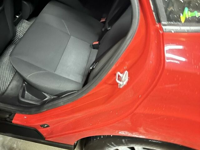 Червоний Форд Фокус, об'ємом двигуна 2 л та пробігом 194 тис. км за 8000 $, фото 3 на Automoto.ua