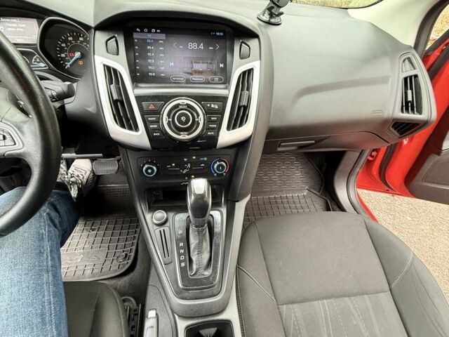 Форд Фокус 2015 в Киеве на Automoto.ua Красный Форд Фокус, объемом двигателя 2 л и пробегом 185 тыс. км за 7400 $, фото 12 на Automoto.ua