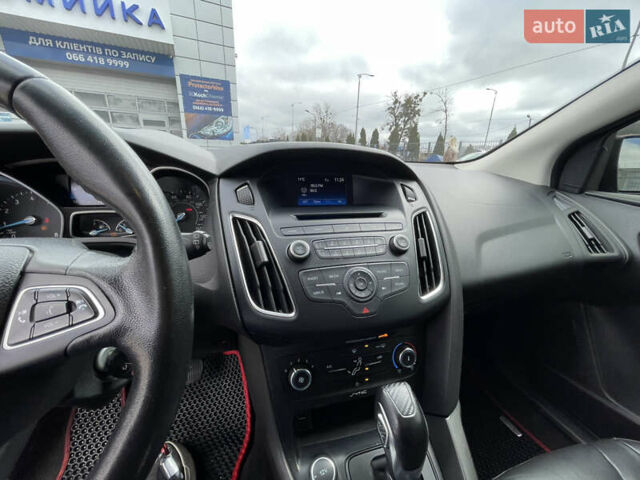 Красный Форд Фокус, объемом двигателя 2 л и пробегом 197 тыс. км за 8500 $, фото 12 на Automoto.ua