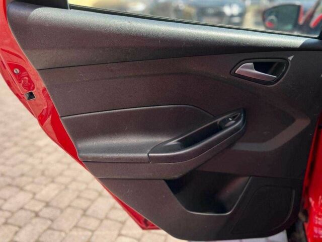 Красный Форд Фокус, объемом двигателя 2 л и пробегом 206 тыс. км за 7990 $, фото 18 на Automoto.ua