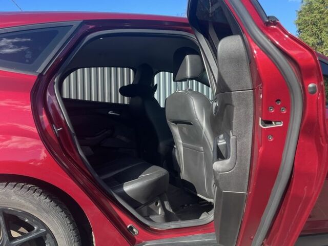 Красный Форд Фокус, объемом двигателя 2 л и пробегом 177 тыс. км за 8306 $, фото 7 на Automoto.ua