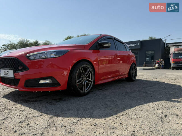Красный Форд Фокус, объемом двигателя 2 л и пробегом 83 тыс. км за 13000 $, фото 2 на Automoto.ua