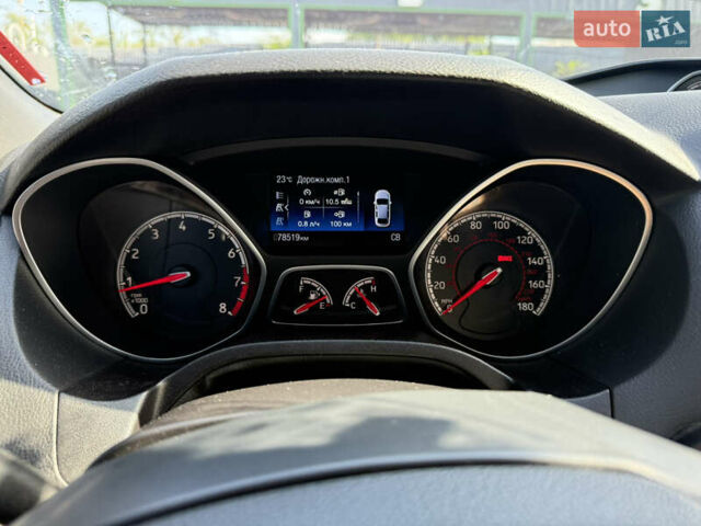 Красный Форд Фокус, объемом двигателя 2 л и пробегом 83 тыс. км за 13000 $, фото 4 на Automoto.ua