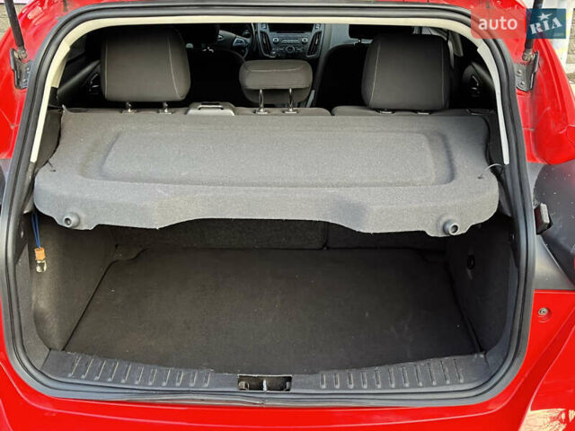Красный Форд Фокус, объемом двигателя 2 л и пробегом 71 тыс. км за 9990 $, фото 11 на Automoto.ua