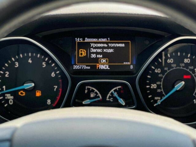 Красный Форд Фокус, объемом двигателя 2 л и пробегом 206 тыс. км за 7990 $, фото 10 на Automoto.ua