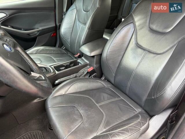 Красный Форд Фокус, объемом двигателя 2 л и пробегом 118 тыс. км за 10940 $, фото 19 на Automoto.ua