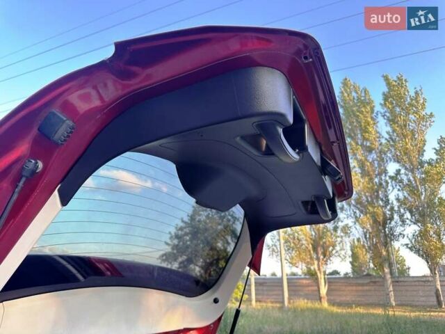 Красный Форд Фокус, объемом двигателя 2 л и пробегом 214 тыс. км за 8800 $, фото 15 на Automoto.ua