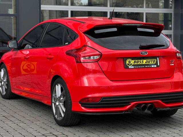 Красный Форд Фокус, объемом двигателя 2 л и пробегом 154 тыс. км за 13800 $, фото 3 на Automoto.ua