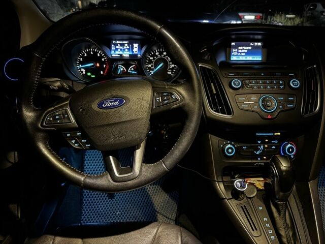 Красный Форд Фокус, объемом двигателя 2 л и пробегом 128 тыс. км за 9200 $, фото 7 на Automoto.ua