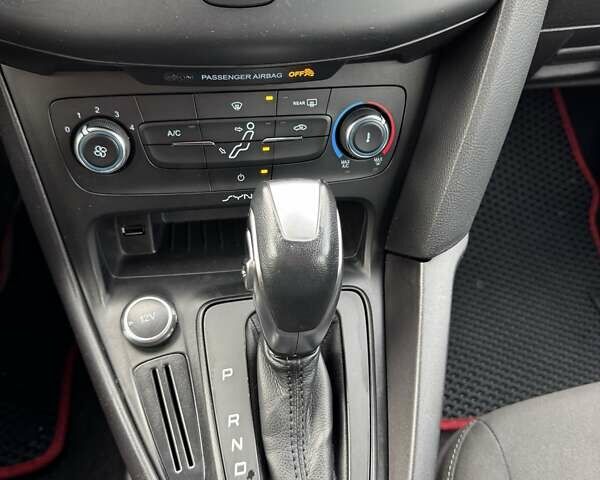 Красный Форд Фокус, объемом двигателя 2 л и пробегом 128 тыс. км за 8950 $, фото 22 на Automoto.ua