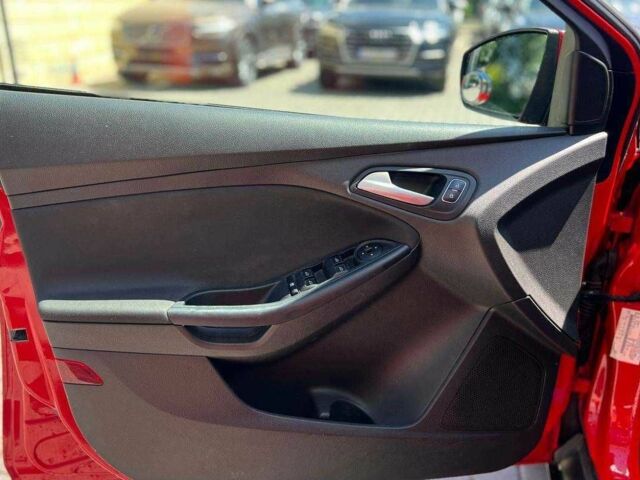 Красный Форд Фокус, объемом двигателя 2 л и пробегом 206 тыс. км за 7990 $, фото 6 на Automoto.ua