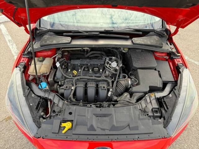 Червоний Форд Фокус, об'ємом двигуна 2 л та пробігом 202 тис. км за 8700 $, фото 4 на Automoto.ua