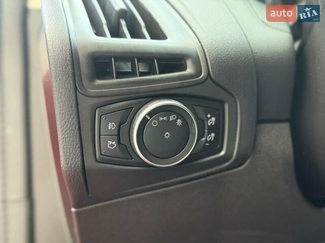 Красный Форд Фокус, объемом двигателя 2 л и пробегом 118 тыс. км за 10940 $, фото 24 на Automoto.ua