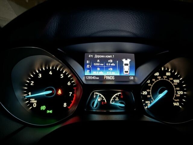 Красный Форд Фокус, объемом двигателя 2 л и пробегом 128 тыс. км за 9200 $, фото 6 на Automoto.ua