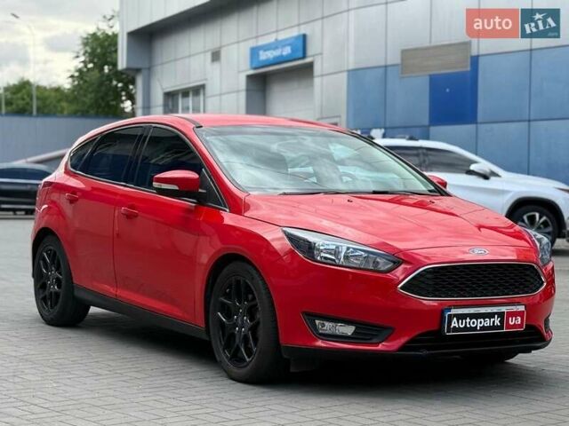 Красный Форд Фокус, объемом двигателя 2 л и пробегом 118 тыс. км за 10940 $, фото 2 на Automoto.ua