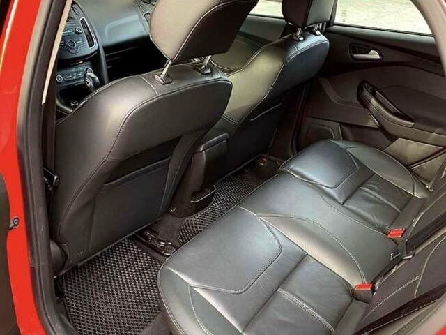 Червоний Форд Фокус, об'ємом двигуна 2 л та пробігом 128 тис. км за 9200 $, фото 2 на Automoto.ua