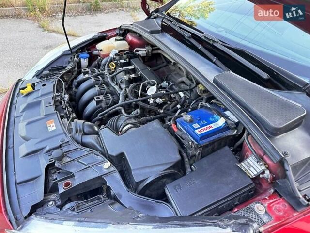 Красный Форд Фокус, объемом двигателя 2 л и пробегом 214 тыс. км за 8800 $, фото 9 на Automoto.ua