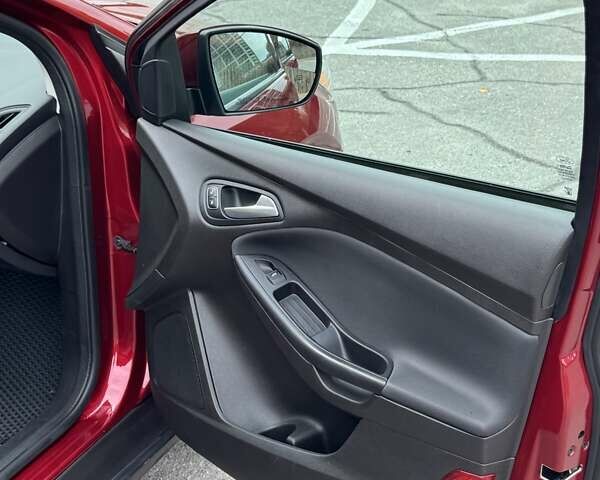 Красный Форд Фокус, объемом двигателя 2 л и пробегом 128 тыс. км за 8950 $, фото 31 на Automoto.ua