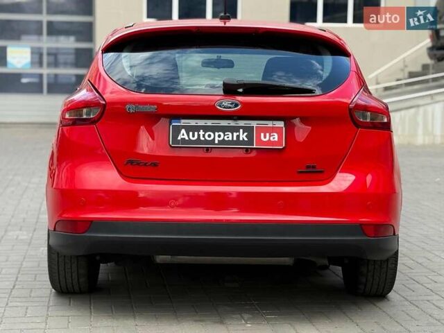 Красный Форд Фокус, объемом двигателя 2 л и пробегом 118 тыс. км за 10940 $, фото 6 на Automoto.ua