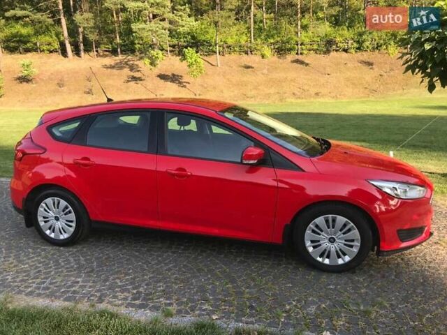 Форд Фокус 2016 в Тернополе на Automoto.ua Красный Форд Фокус, объемом двигателя 1 л и пробегом 81 тыс. км за 10900 $, фото 5 на Automoto.ua