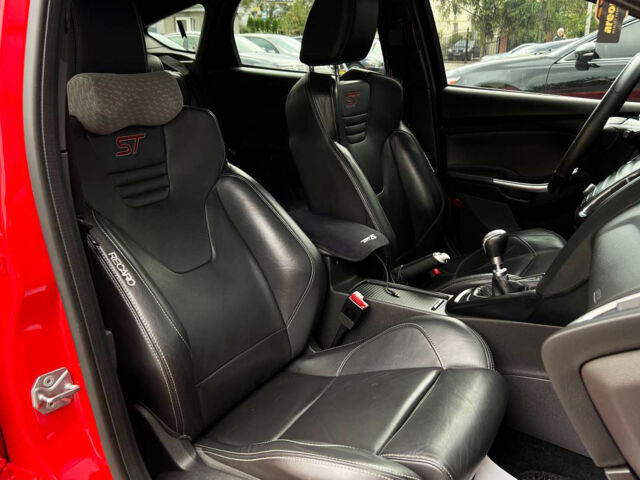 Красный Форд Фокус, объемом двигателя 2 л и пробегом 154 тыс. км за 13800 $, фото 14 на Automoto.ua