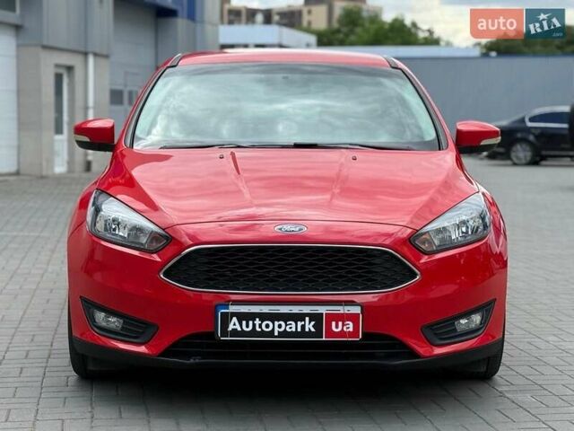 Красный Форд Фокус, объемом двигателя 2 л и пробегом 118 тыс. км за 10940 $, фото 1 на Automoto.ua