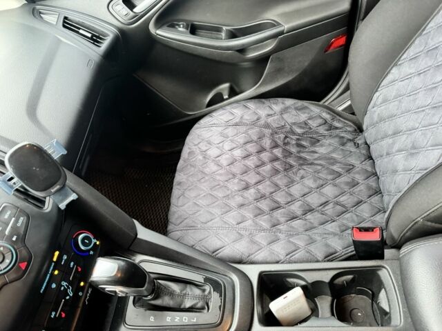 Красный Форд Фокус, объемом двигателя 2 л и пробегом 150 тыс. км за 8000 $, фото 14 на Automoto.ua