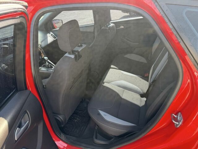 Червоний Форд Фокус, об'ємом двигуна 2 л та пробігом 83 тис. км за 12900 $, фото 6 на Automoto.ua