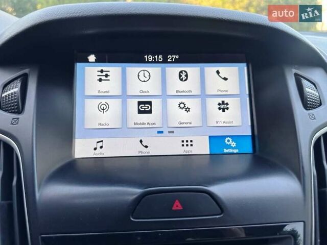 Красный Форд Фокус, объемом двигателя 2 л и пробегом 214 тыс. км за 8800 $, фото 1 на Automoto.ua