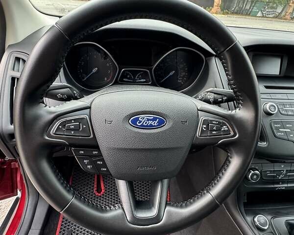 Красный Форд Фокус, объемом двигателя 2 л и пробегом 128 тыс. км за 8950 $, фото 19 на Automoto.ua