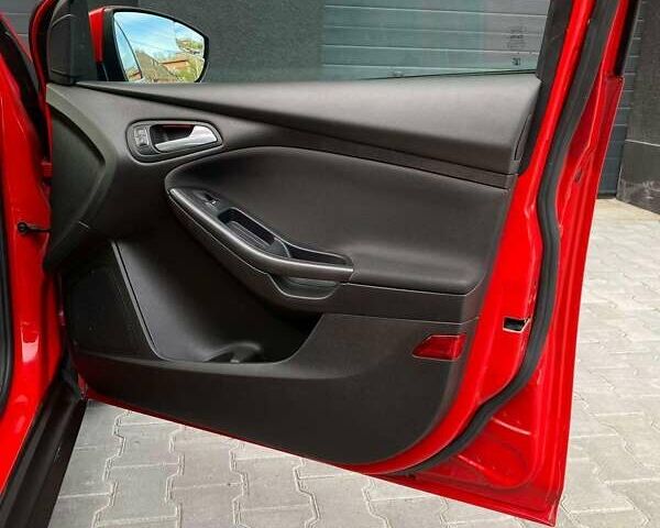 Червоний Форд Фокус, об'ємом двигуна 2 л та пробігом 120 тис. км за 8000 $, фото 17 на Automoto.ua