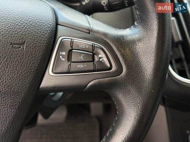 Красный Форд Фокус, объемом двигателя 2 л и пробегом 118 тыс. км за 10940 $, фото 26 на Automoto.ua