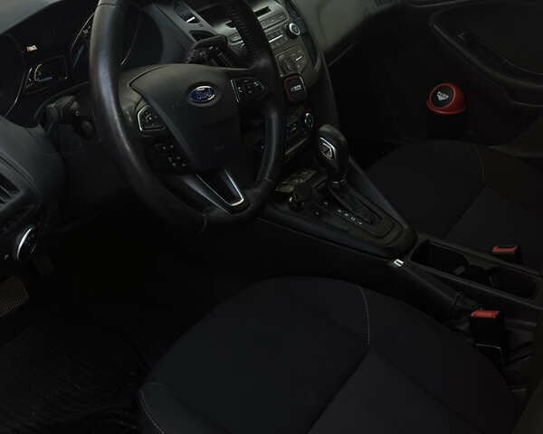 Красный Форд Фокус, объемом двигателя 2 л и пробегом 71 тыс. км за 9990 $, фото 8 на Automoto.ua