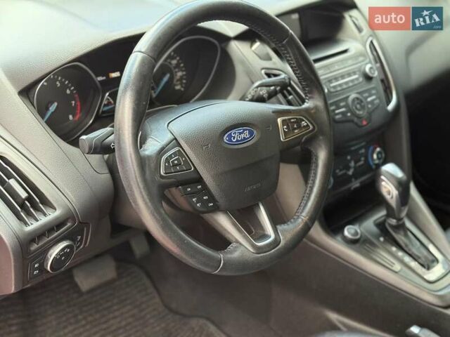 Красный Форд Фокус, объемом двигателя 2 л и пробегом 118 тыс. км за 10940 $, фото 23 на Automoto.ua