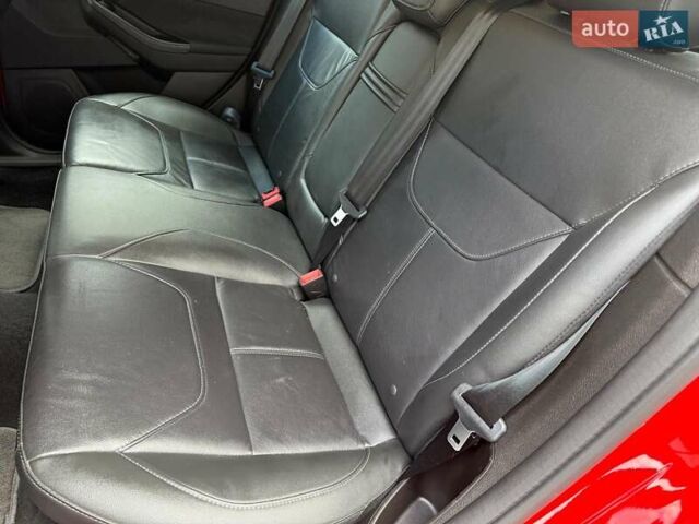 Красный Форд Фокус, объемом двигателя 2 л и пробегом 118 тыс. км за 10940 $, фото 11 на Automoto.ua