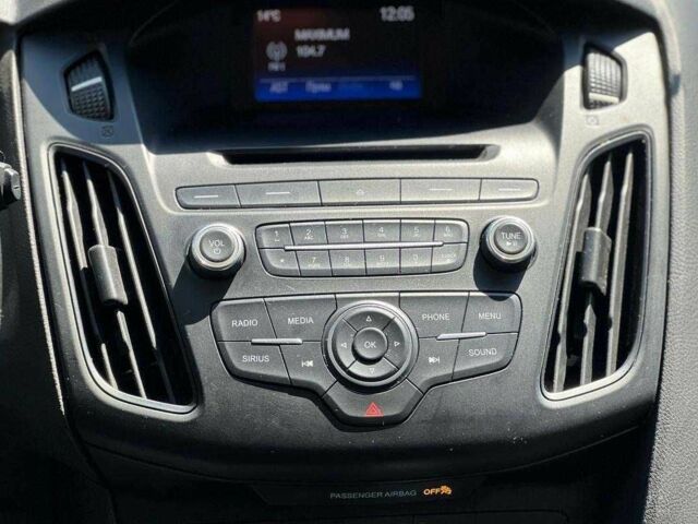 Красный Форд Фокус, объемом двигателя 2 л и пробегом 206 тыс. км за 7990 $, фото 15 на Automoto.ua