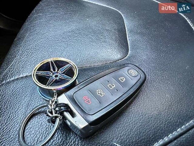 Красный Форд Фокус, объемом двигателя 2 л и пробегом 214 тыс. км за 8800 $, фото 6 на Automoto.ua