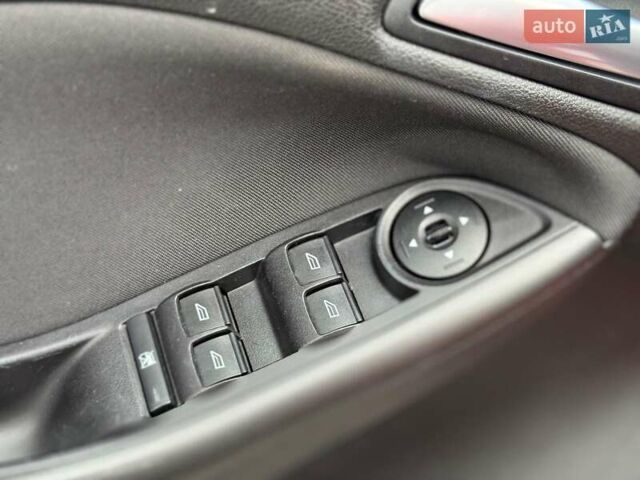 Красный Форд Фокус, объемом двигателя 2 л и пробегом 118 тыс. км за 10940 $, фото 21 на Automoto.ua