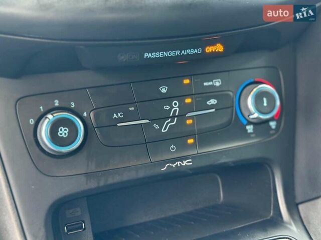 Красный Форд Фокус, объемом двигателя 2 л и пробегом 118 тыс. км за 10940 $, фото 28 на Automoto.ua