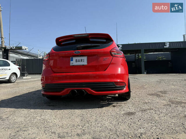 Красный Форд Фокус, объемом двигателя 2 л и пробегом 83 тыс. км за 13000 $, фото 6 на Automoto.ua
