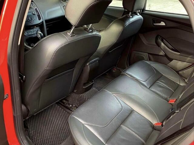 Червоний Форд Фокус, об'ємом двигуна 2 л та пробігом 128 тис. км за 9200 $, фото 5 на Automoto.ua