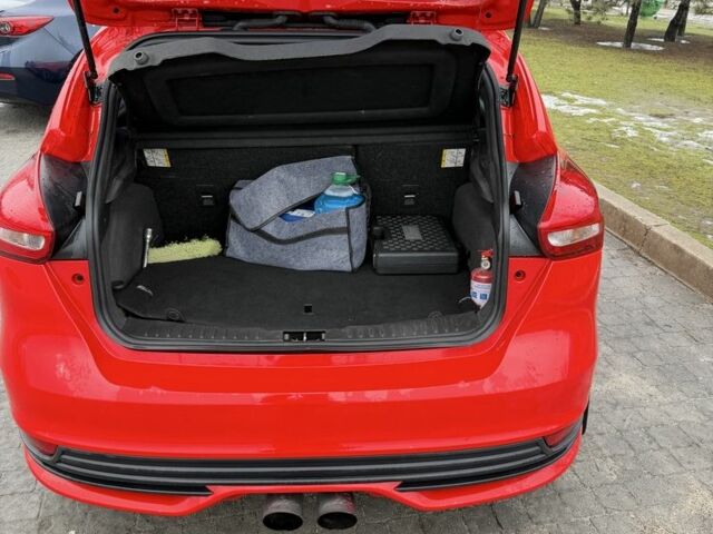 Красный Форд Фокус, объемом двигателя 2 л и пробегом 84 тыс. км за 10800 $, фото 13 на Automoto.ua