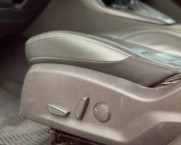 Червоний Форд Фокус, об'ємом двигуна 2 л та пробігом 120 тис. км за 8000 $, фото 2 на Automoto.ua