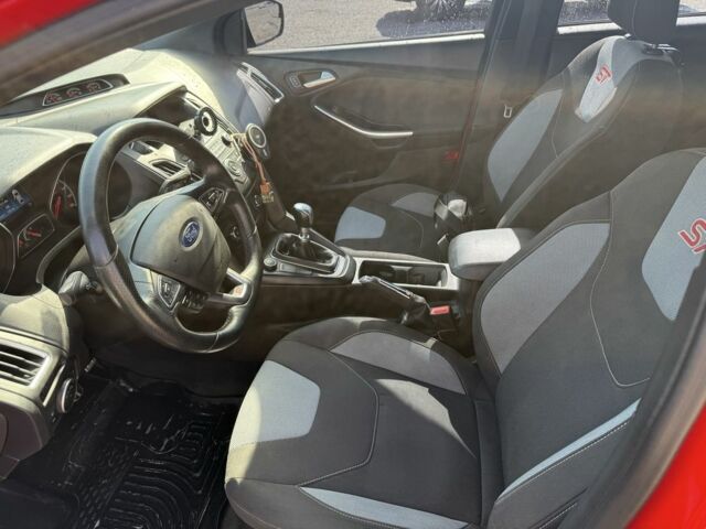 Червоний Форд Фокус, об'ємом двигуна 2 л та пробігом 83 тис. км за 12900 $, фото 5 на Automoto.ua