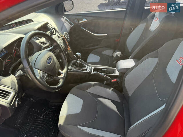 Красный Форд Фокус, объемом двигателя 2 л и пробегом 83 тыс. км за 13000 $, фото 5 на Automoto.ua