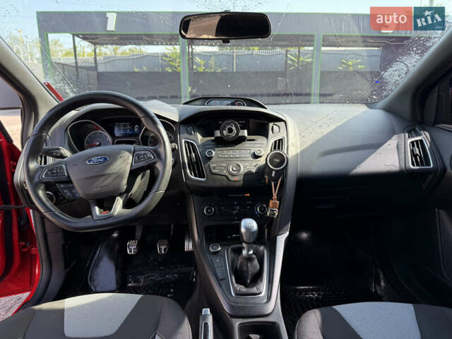 Красный Форд Фокус, объемом двигателя 2 л и пробегом 83 тыс. км за 13000 $, фото 8 на Automoto.ua