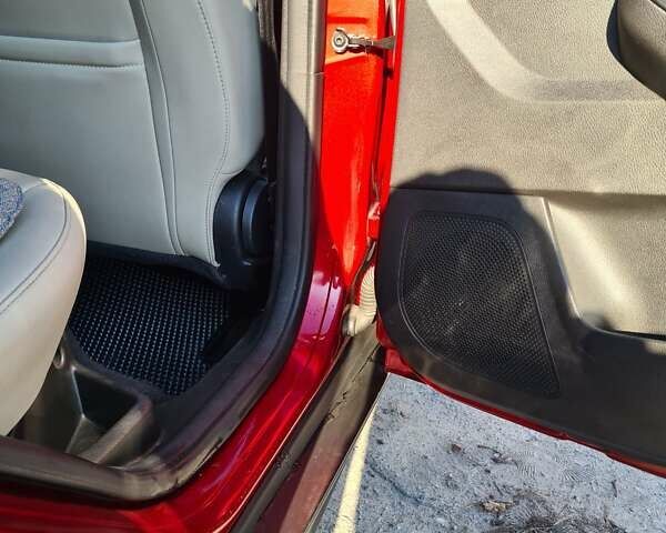 Красный Форд Фокус, объемом двигателя 2 л и пробегом 81 тыс. км за 8900 $, фото 68 на Automoto.ua